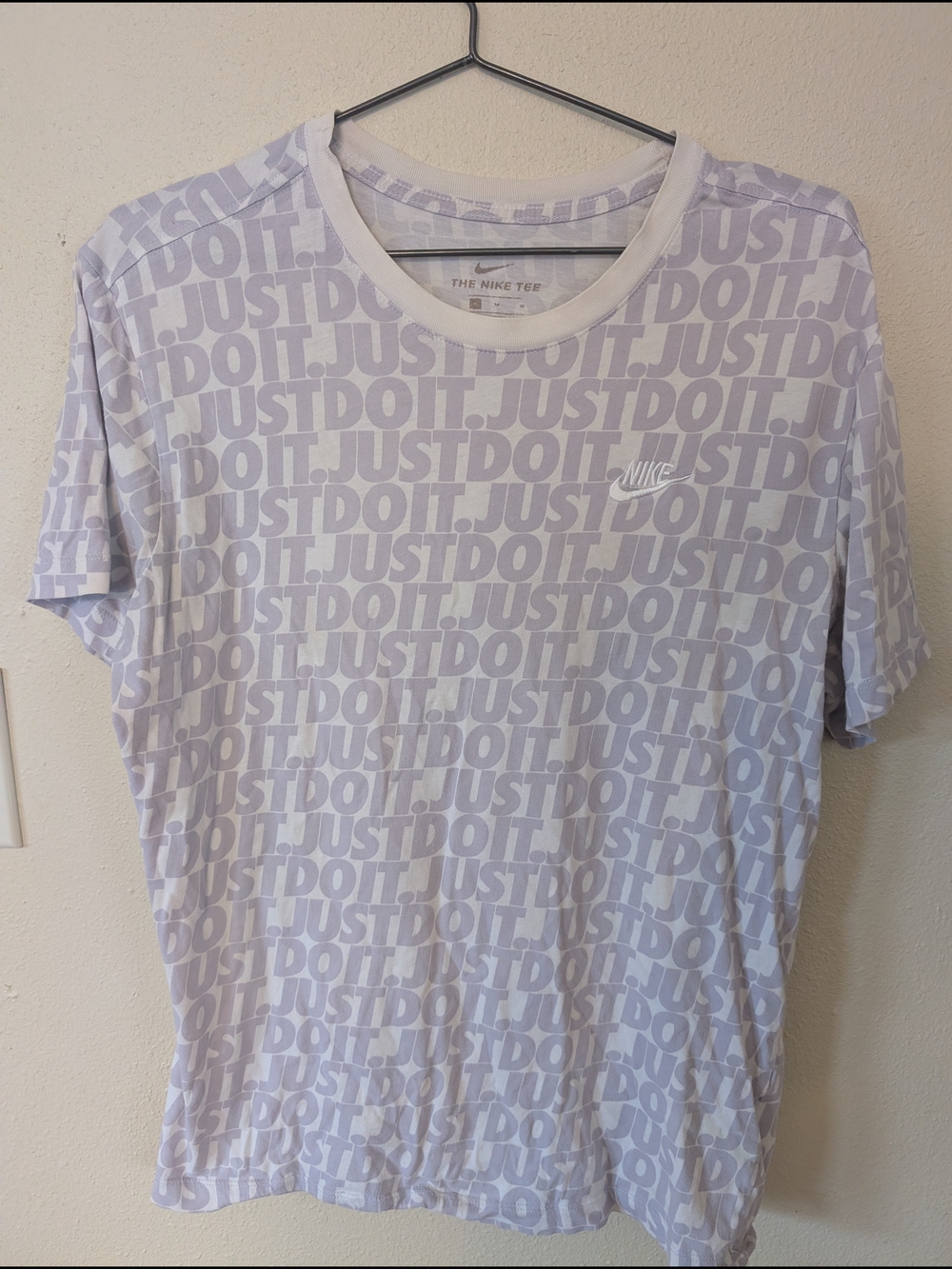 Nike Men’s White ‘Just Do It’ Graphic T-Shirt